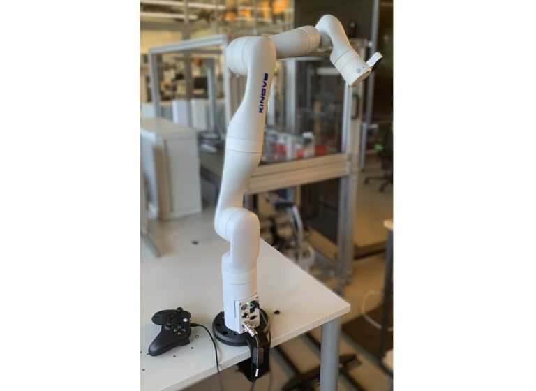 12.05.2025: Neuer Leichtbauroboter erweitert die Robotikforschung am FAPS