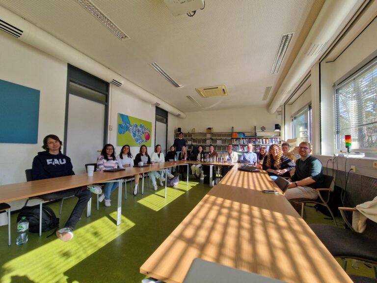 14.04.2025: Erfolgreiches offenes Treffen für Studentinnen der technischen Fakultät im Rahmen von FAPS Female