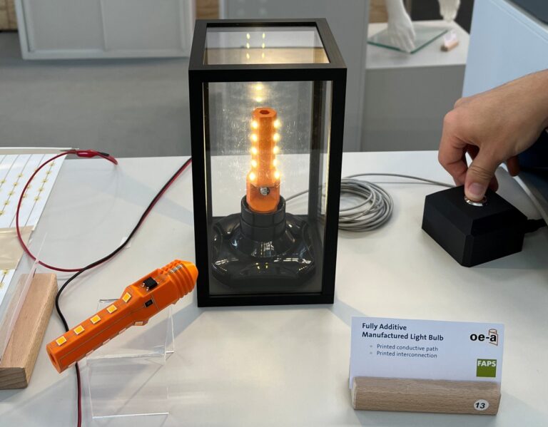 26.02.2025: Lehrstuhl FAPS gewinnt OE-A Competition mit additiv gefertigter Glühlampe