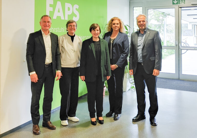 10.06.2024: Eva Russwurm schließt ihre Promotion sehr erfolgreich ab.