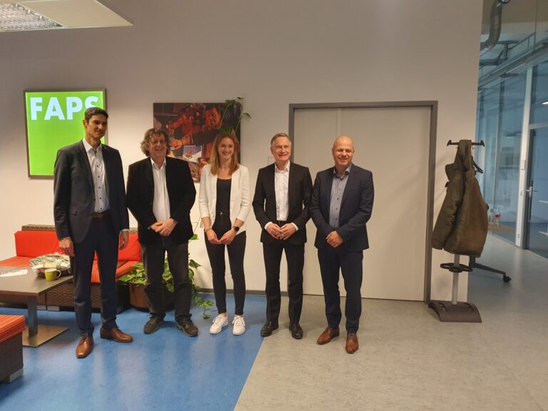 20.11.2024: Simone Neermann schließt Promotion sehr erfolgreich ab