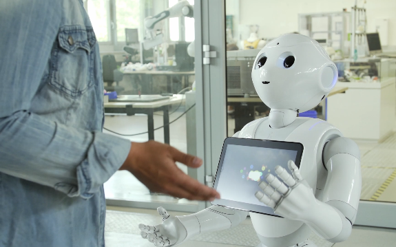 21.06.2022: Nürnberger Nachrichten berichten über den Einsatz von Robotern im Alltag mit Sebastian Reitelshöfer als Experte