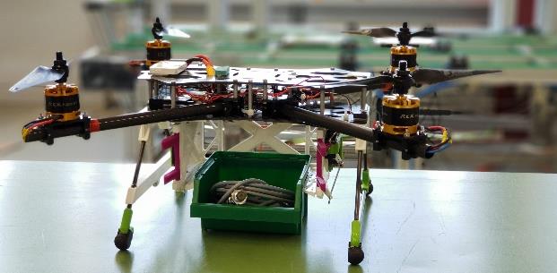 AIRKom – Einsatz autonomer Flugroboter für den vollautomatisierten Material-transport zwischen Lagerplatz und Kommissionierplätzen