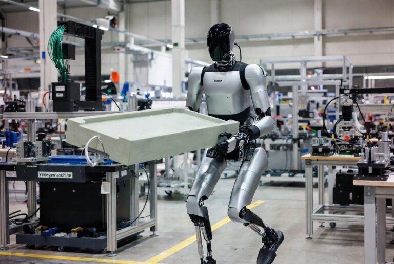 Integration humanoider Roboter in SeamlessOS.AI zur flexiblen Automatisierung der Segmentfertigung (MA)